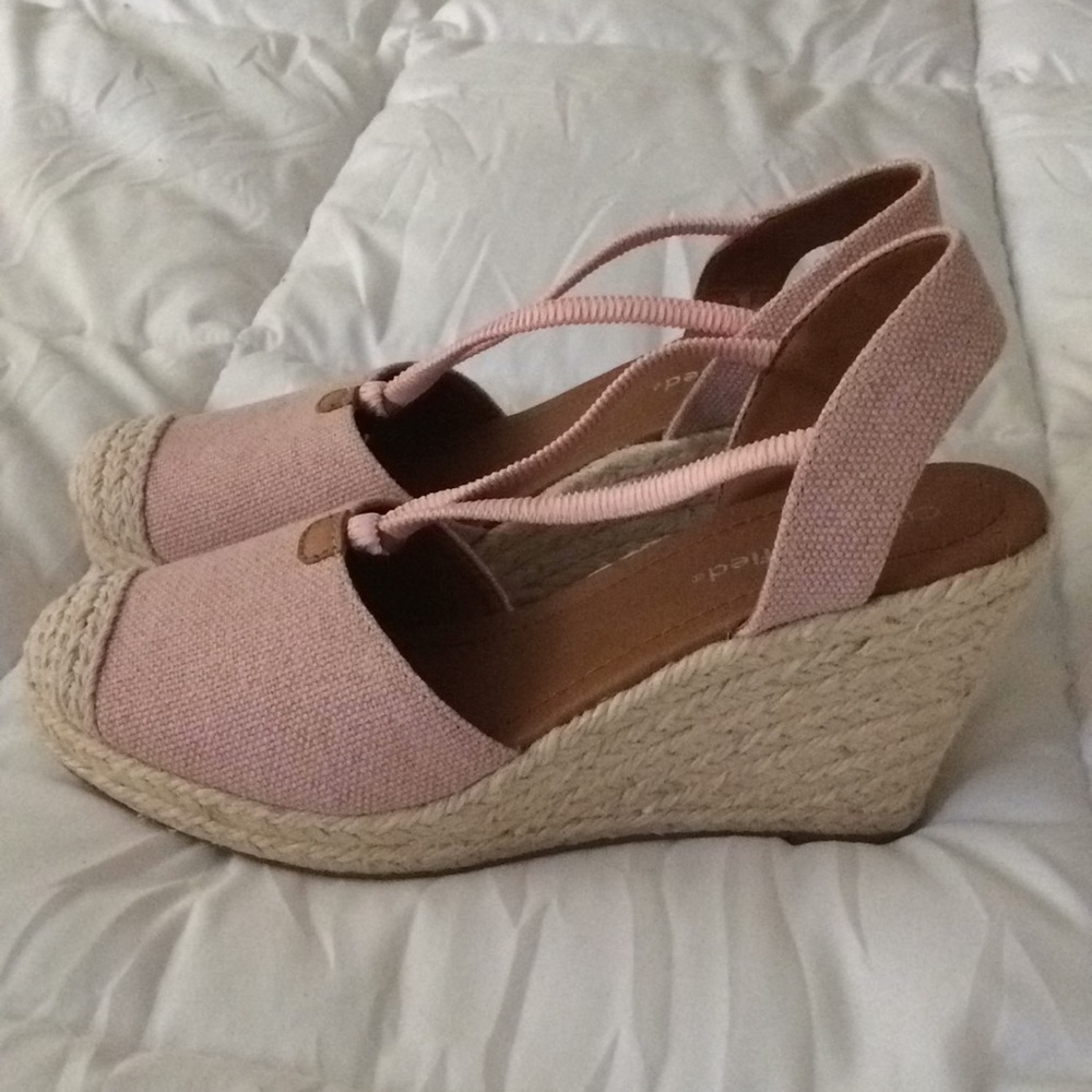 BLUSH CANVAS ESPADRILLES BY CITY-CLASSIFIED SZ 8.5